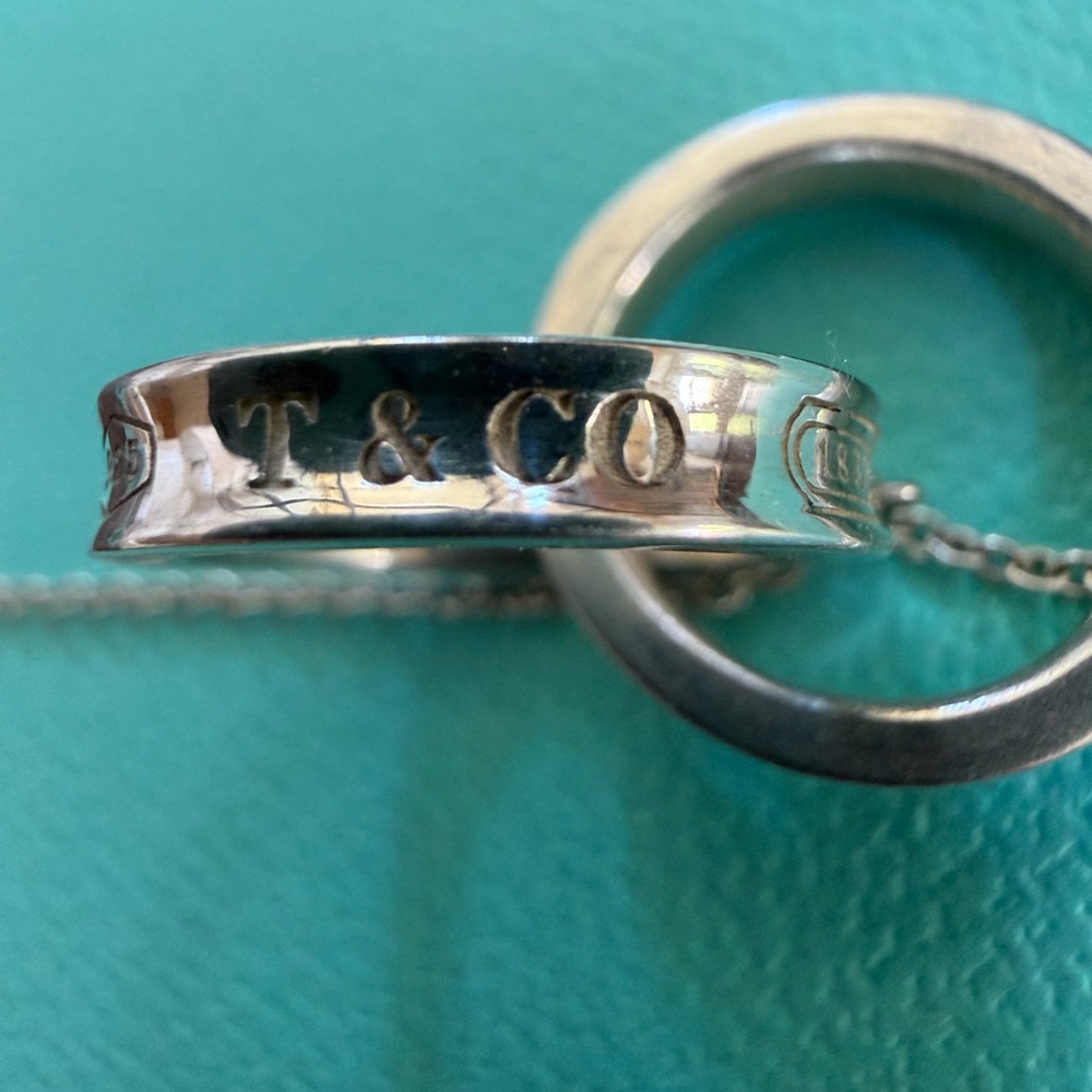 Tiffany & Co. Interlocking Circles Pendant in Silver - Picture 4 of 11